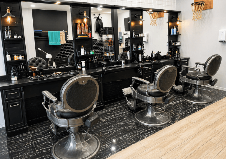 Salon de coiffure homme Classicoiff Vitry Barber 94 à Vitry-sur-Seine (94400) avec fauteuils barbier et postes de coiffure modernes
