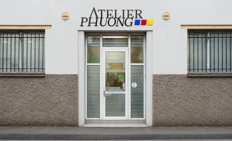 Façade du magasin Atelier Phuong à Ivry-sur-Seine spécialisé en matériel artistique, beaux-arts et encadrement sur-mesure.