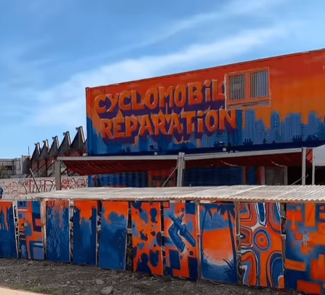 Façade de l’atelier Cyclomobile Bus spécialisé dans la réparation de trottinettes électriques et vélos à Ivry-sur-Seine