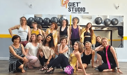Groupe de participantes lors d’un cours de danse et fitness chez Giet’Studio à Ivry-sur-Seine.