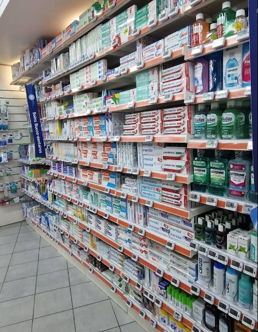 inteireur .Pharmacie Lafayette 55