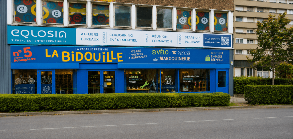Façade de La Bidouille à Vitry-sur-Seine, atelier vélo participatif spécialisé dans la réparation et les vélos reconditionnés