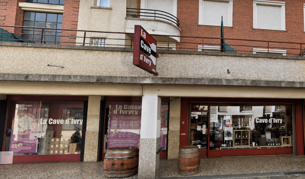 Façade de La Cave d’Ivry, caviste spécialisé en vins, champagnes et spiritueux à Ivry-sur-Seine dans le Val-de-Marne