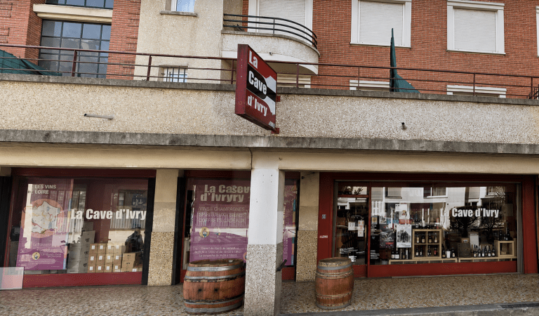 Façade de La Cave d’Ivry, caviste spécialisé en vins, champagnes et spiritueux à Ivry-sur-Seine dans le Val-de-Marne