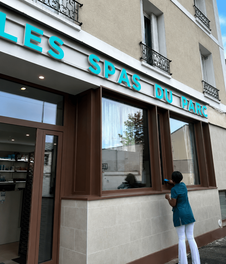 Façade de l’institut Les Spas du Parc à Ivry-sur-Seine avec espace hammam, spa, massages bien-être et soins esthétiques