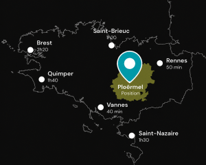 Carte de localisation de Ploërmel dans le Morbihan en Bretagne, indiquant sa position géographique et les temps d'accès vers Rennes, Vannes, Brest, Quimper, Saint-Brieuc et Saint-Nazaire.