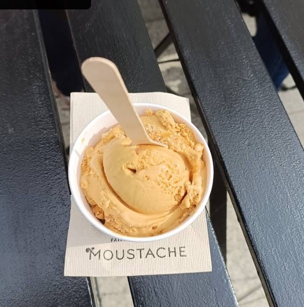 une glace de Glaces Moustache-Artisan Glacier