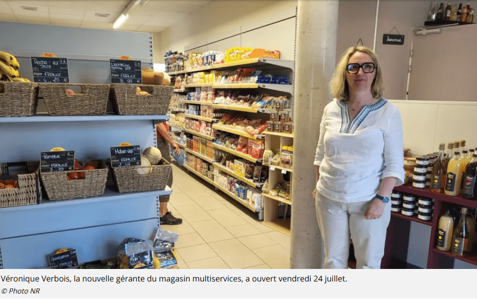 Véronique Verbois, nouvelle gérante d'un magasin multiservices, accueille les clients dans son commerce proposant alimentation, produits locaux et services de proximité.