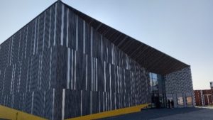 Façade du cinéma Le Cinos à Berck-sur-Mer, qui accueille des séances Ciné Relax accessibles aux personnes en situation de handicap.