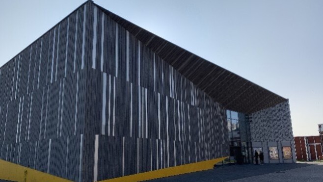 Façade du cinéma Le Cinos à Berck-sur-Mer, qui accueille des séances Ciné Relax accessibles aux personnes en situation de handicap.