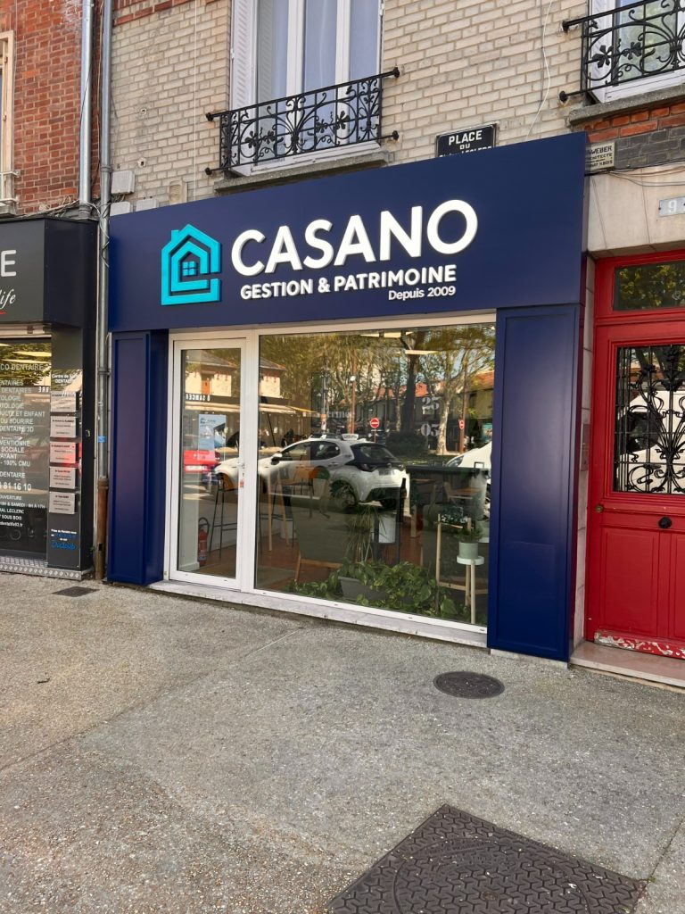 Devanture de l'agence CASANO Gestion & Patrimoine, cabinet de conseil en gestion de patrimoine situé à Ivry-sur-Seine.