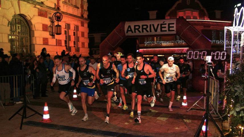 Départ d'une course nocturne organisée à Chauny par l'association La Confrérie des Baudets, engagée dans une démarche solidaire en renonçant à une subvention municipale.