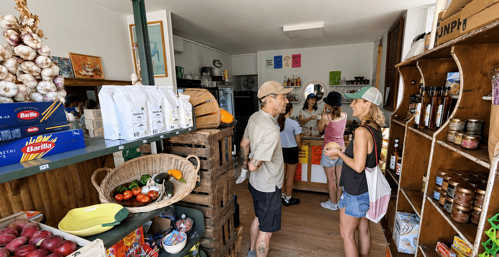 Épicerie de proximité proposant des produits locaux, fruits, légumes et produits d’épicerie