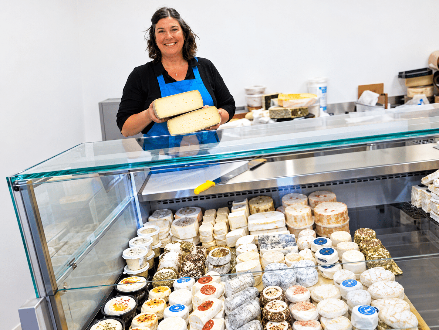 Fromagère dans sa fromagerie à Bressuire (79300)