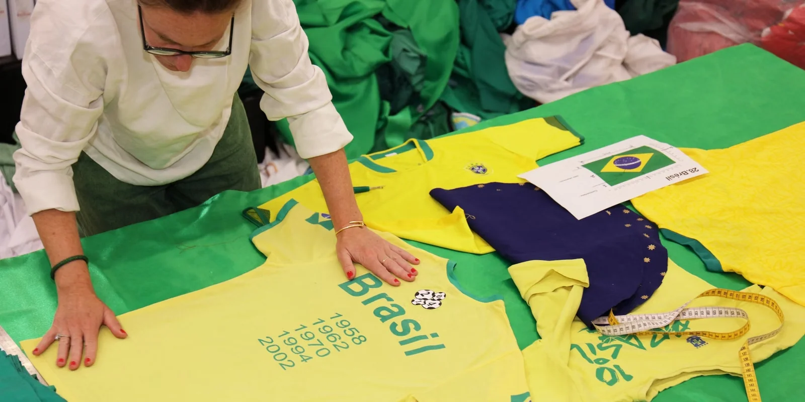 Association Huriya à Ivry-sur-Seine travaillant au réemploi textile pour l'œuvre de la Bastille