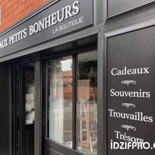 Devanture de la boutique Aux P'tits Bonheurs à Vincennes (94300), spécialisée dans les cadeaux, souvenirs et trouvailles.