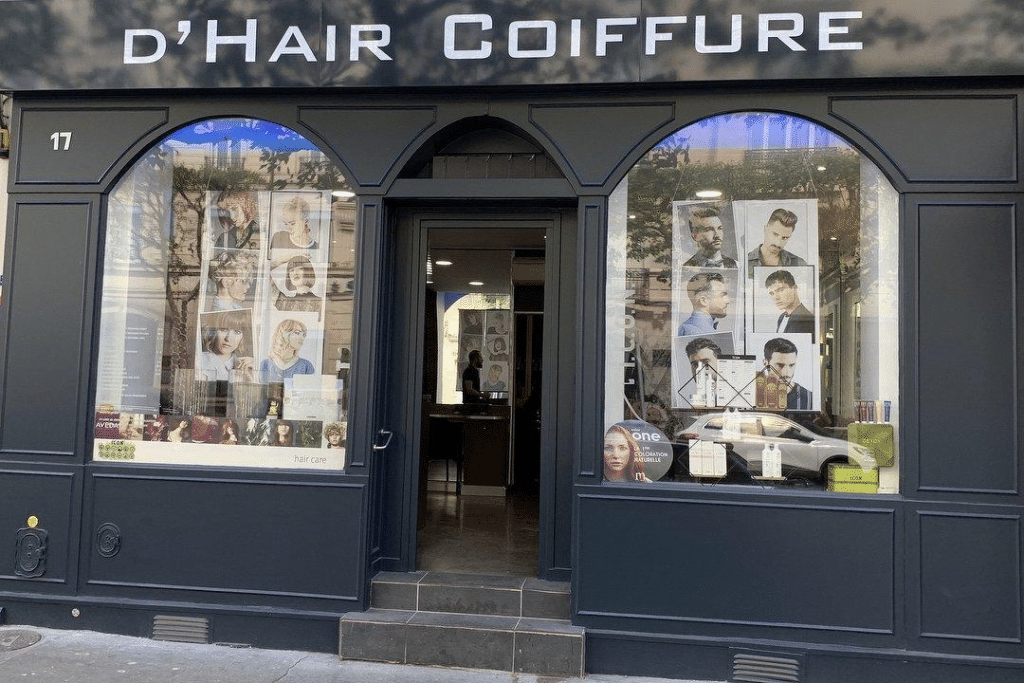 Devanture de D’Hair Coiffure, salon de coiffure au 17 avenue de Paris à Vincennes (94300).