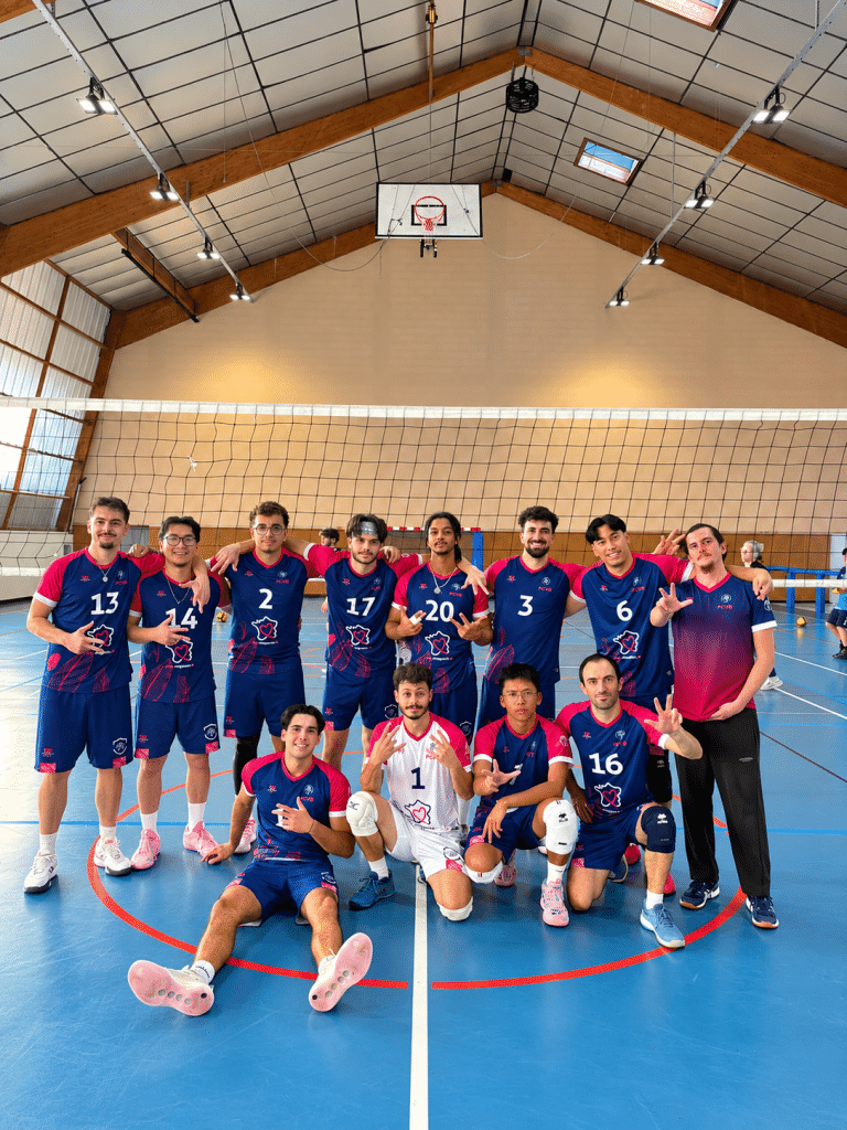 Équipe masculine du PCVB en tenue de volley-ball, partenaire de MES MAGASINS pour la saison 2026-2027