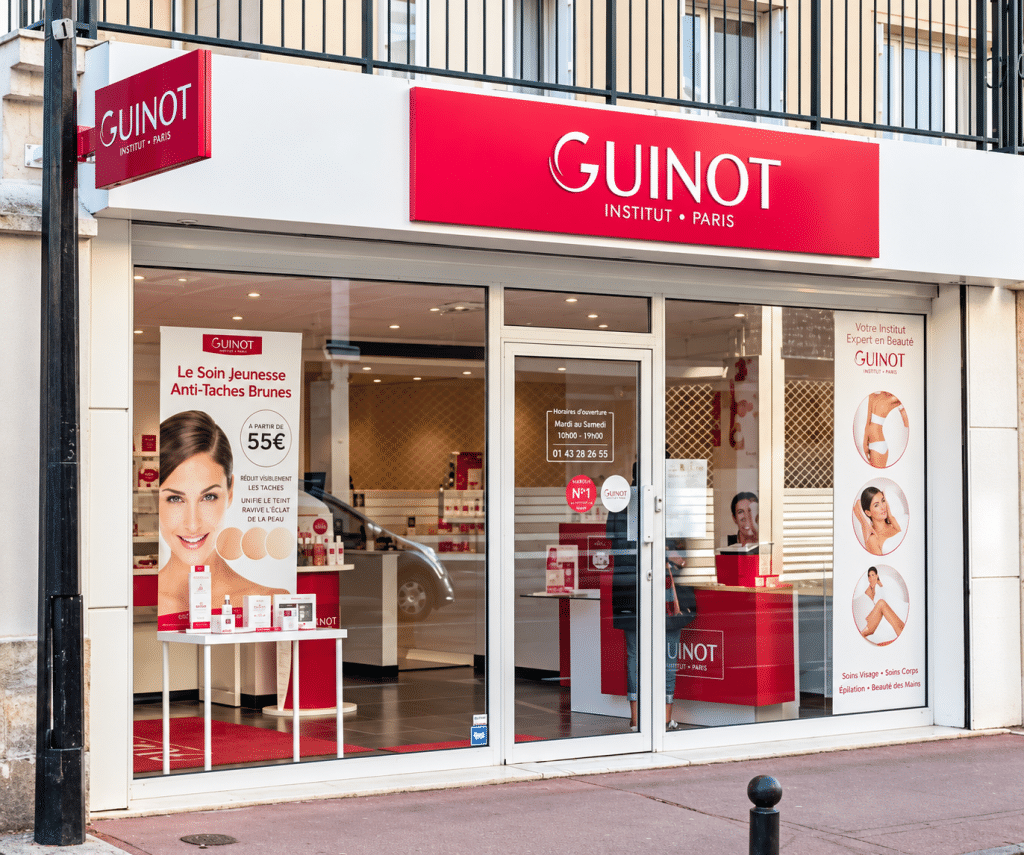 Devanture de l’institut de beauté GUINOT MARIE GREY Beauté, situé rue de Fontenay à Vincennes (94300).