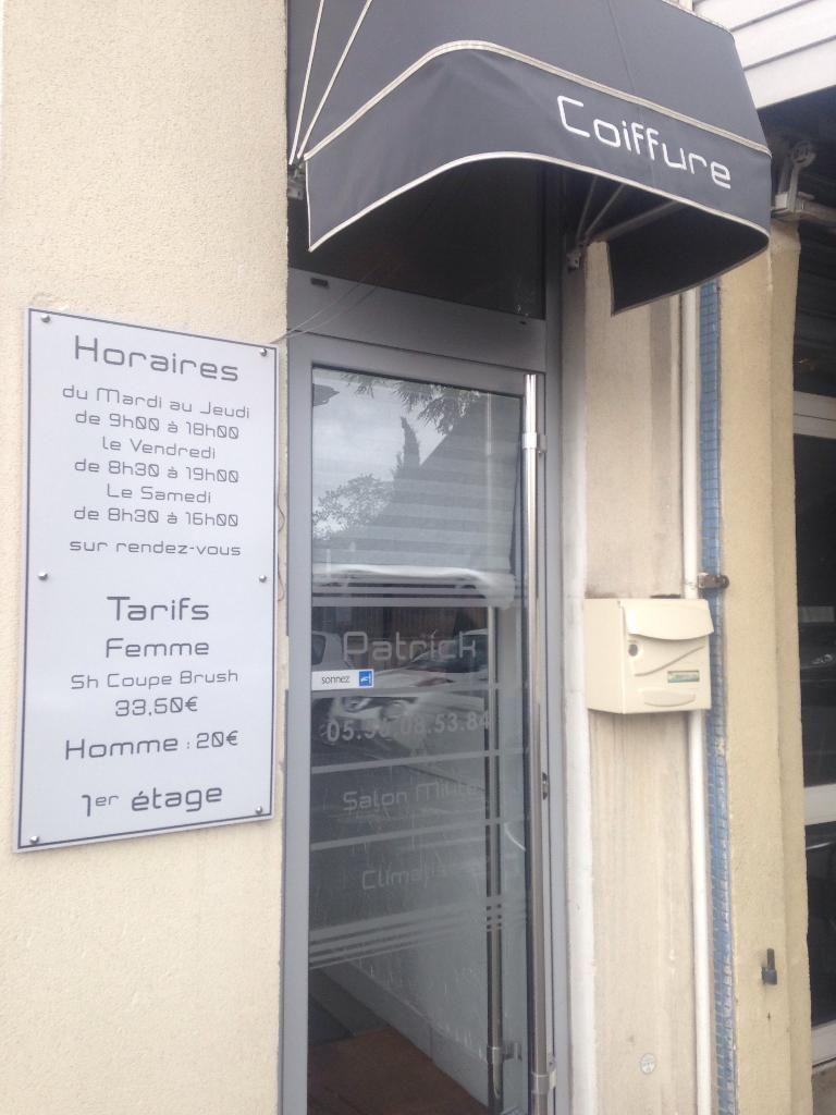 Devanture du salon Profil Coiffure, 23 rue des Laitières à Vincennes (94300).