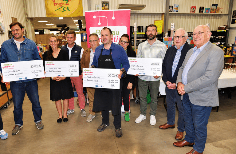 Remise de prêts d’honneur à Saint-Père-sur-Loire pour soutenir l’économie locale et préserver 20 emplois